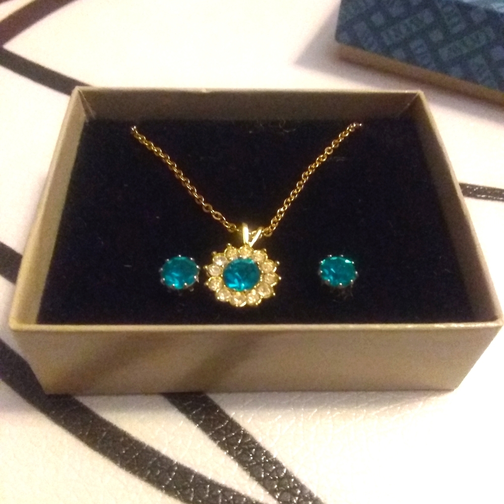 Goldtone teal color necklace& earring set